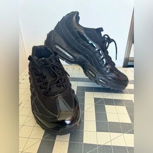 Nike Air Max 95/Black/women's 7.5
